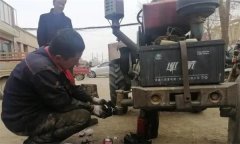 拖拉機(jī)固定作業(yè)和牽引其他車輛時(shí)應(yīng)注意什么？